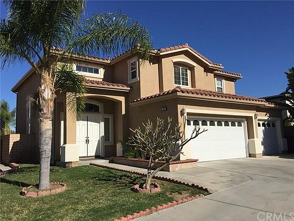 End of cul-de-sac location with lots of parking!