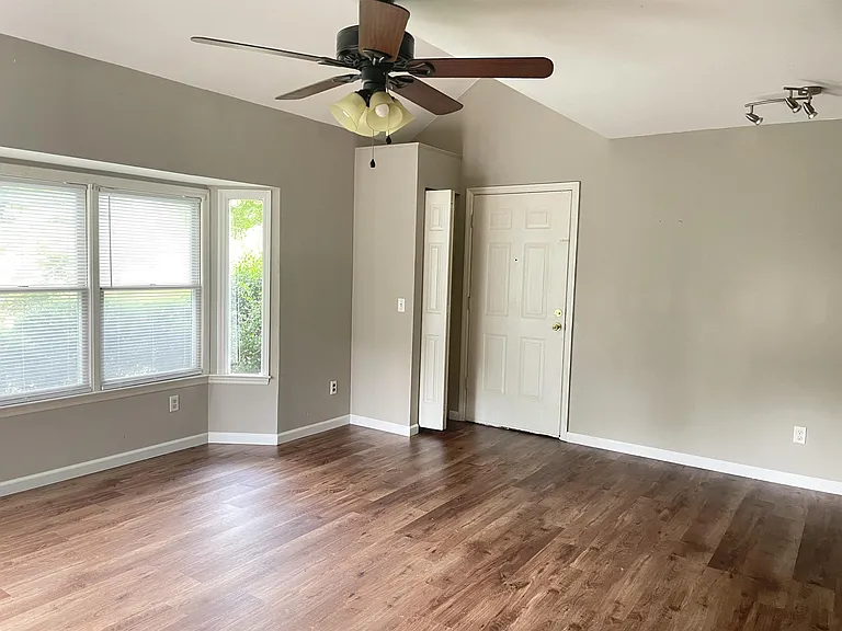 160 E Willow Creek Blvd #1 — Photo 4