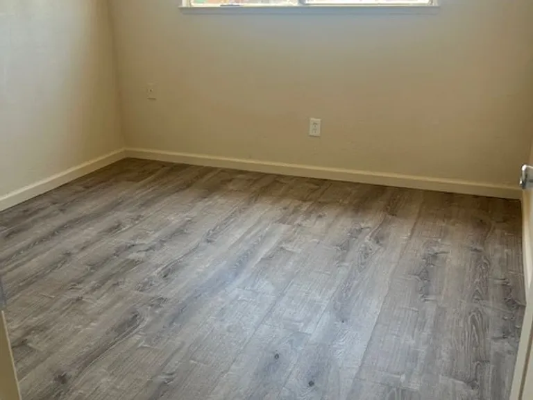703 Iowa Ave — Photo 9
