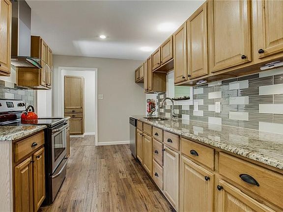 2nd image of 2367 Highwood Dr