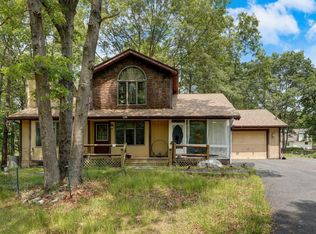 128 Rooney Ct, Bushkill, PA 18324