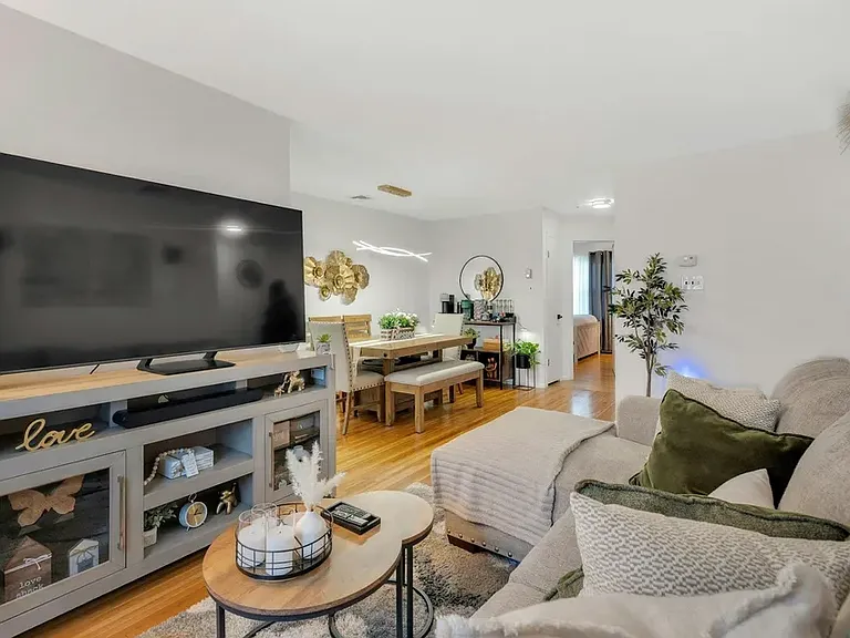 526 Laurel Ave #2 — Photo 3