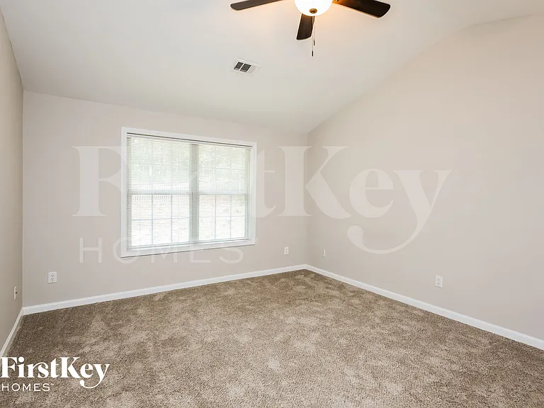 2410 Kirkstone Dr — Photo 12