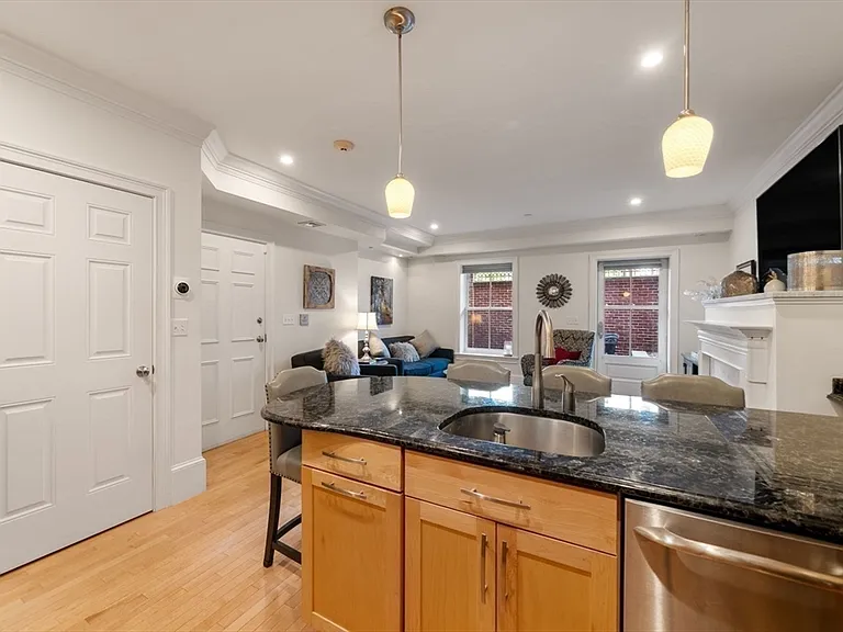 349 Marlborough St #1 — Photo 13