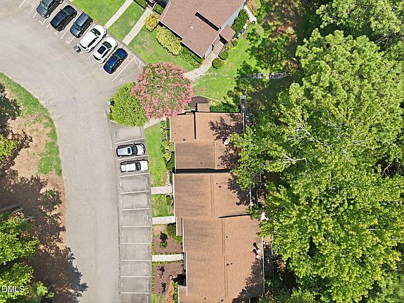4th image of 4245 The Oaks Dr