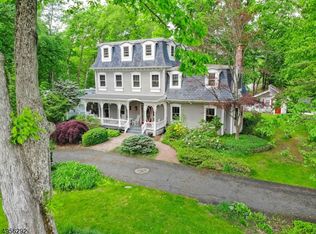 11 Greenwood Dr, Oak Ridge, NJ 07438