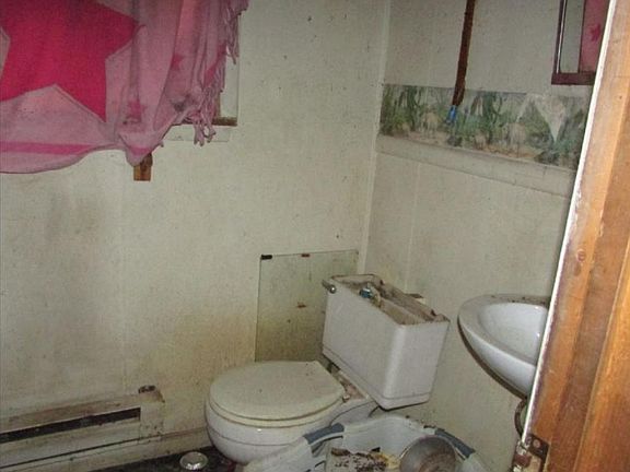 5th image of 21440 Cowan Dr