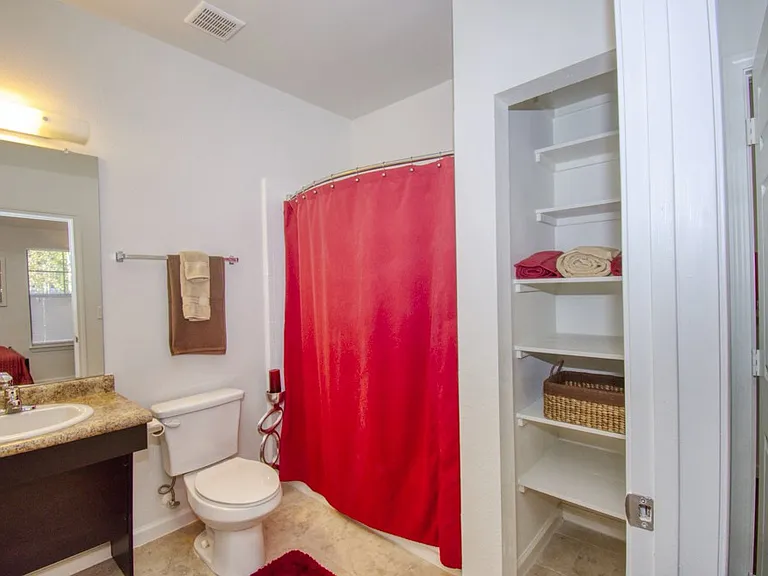 Clean and updated bathroom with modern finishes