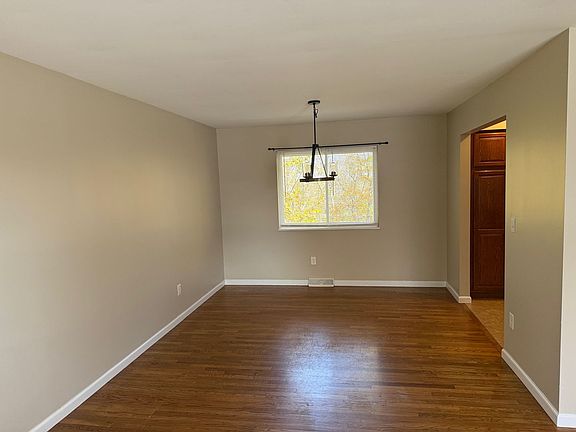 4th image of 828 Pinehurst Dr