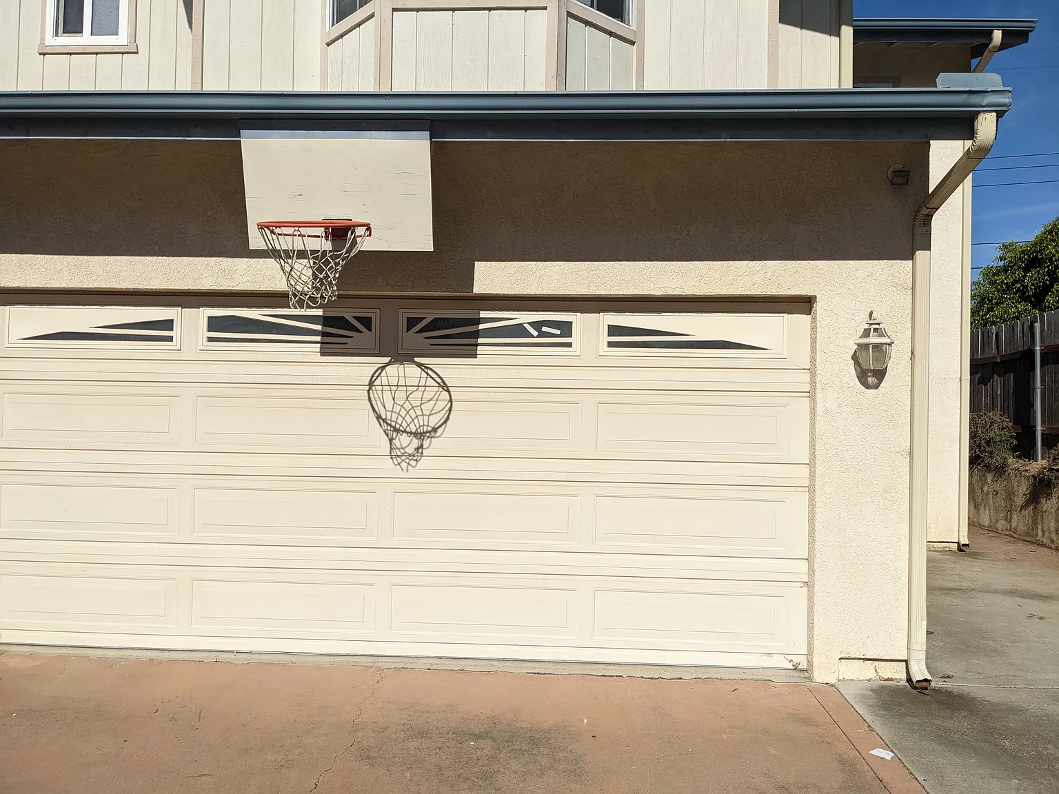 3 bed, 1900 sqft, $1,084 — Photo 1