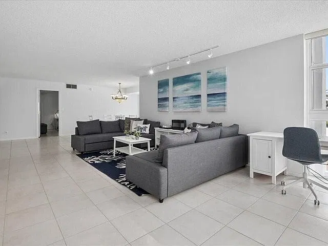 2 bed, 1570 sqft, $3,200 — Photo 3