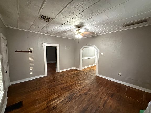 3rd image of 1138 E Jones Ave