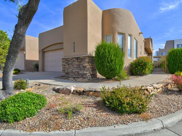 8200 Moon Ridge Trl NE, Albuquerque, NM 87122