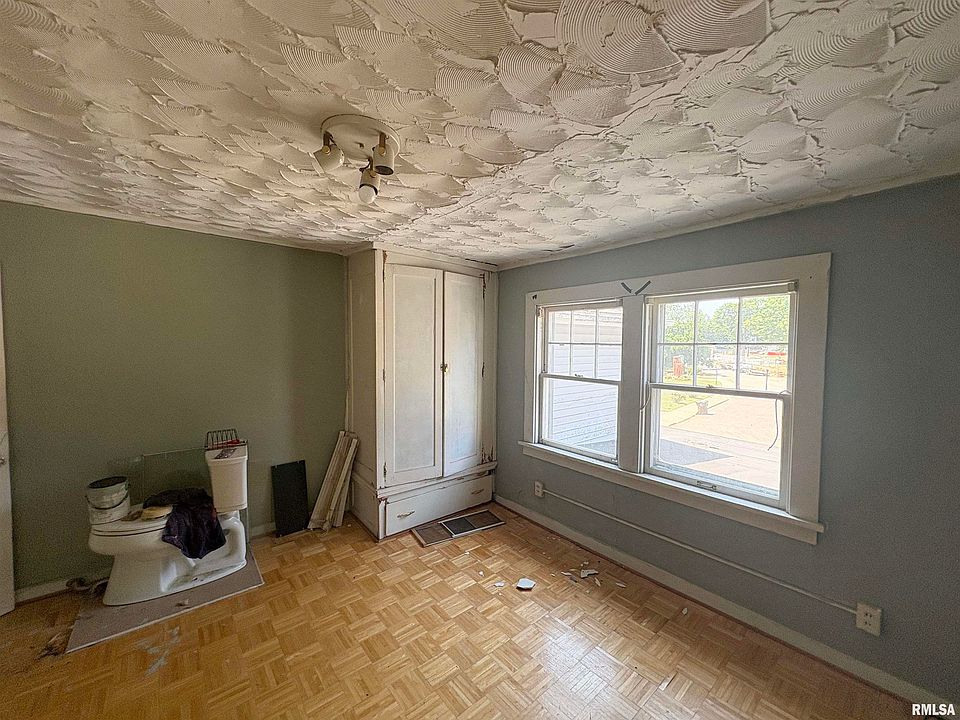 22nd image of 114 E Briarwood Ct