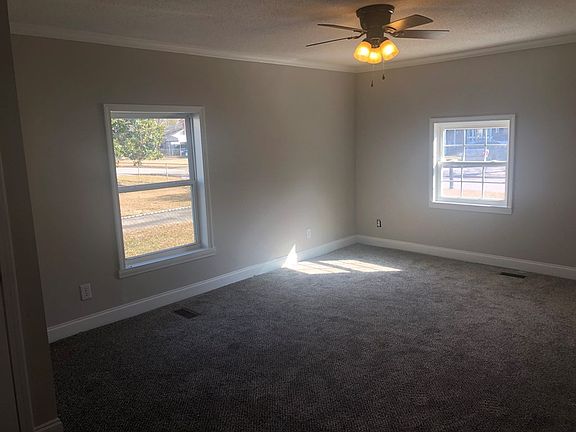 3rd image of 1043 E Sherwood Dr