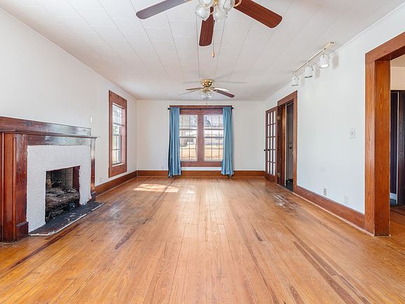 3rd image of 16619 SW Gaskin St