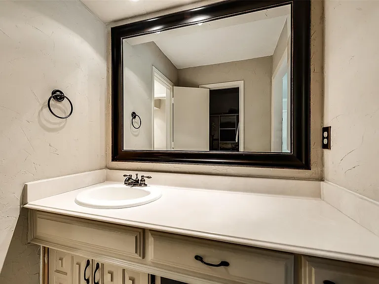 2500 Glenhaven Dr — Photo 10