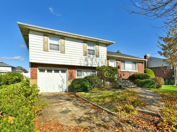 6 Milburn St, Hicksville, NY 11801