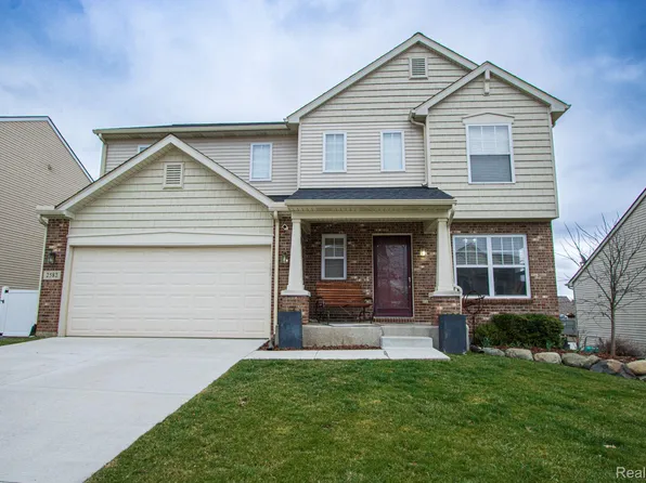 2582 Lovington Ln, Waterford, MI 48329