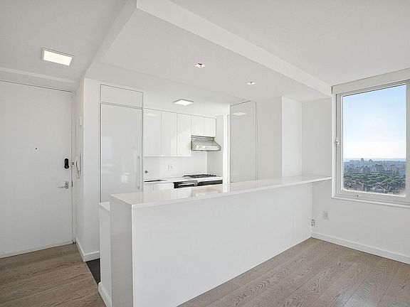 5th image of 200 E 89th St APT 44