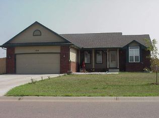 604 Country Lane Dr, Augusta, KS 67010