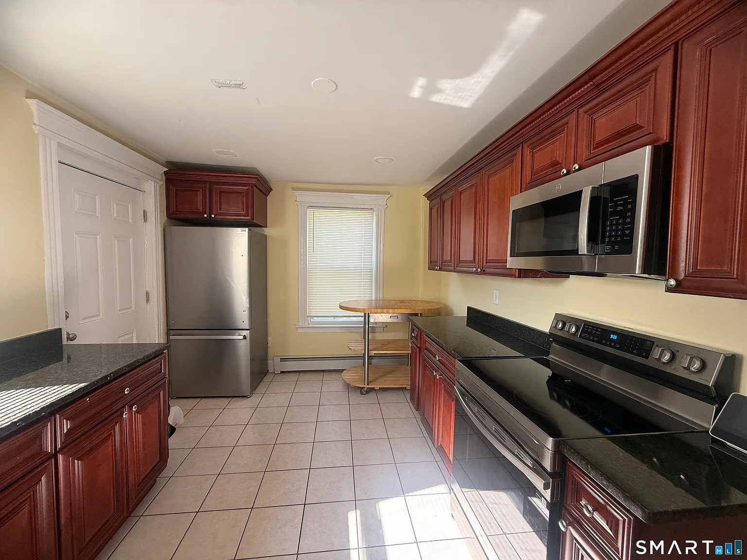 1 bed, 1.5 bath, 2293 sqft, $950 — Photo 3