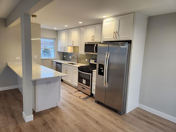 2nd image of 4018 N Oleander Ave