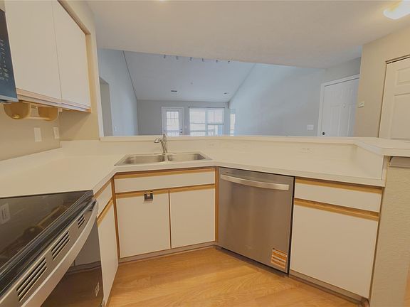 3rd image of 1341 Millbrook Trl