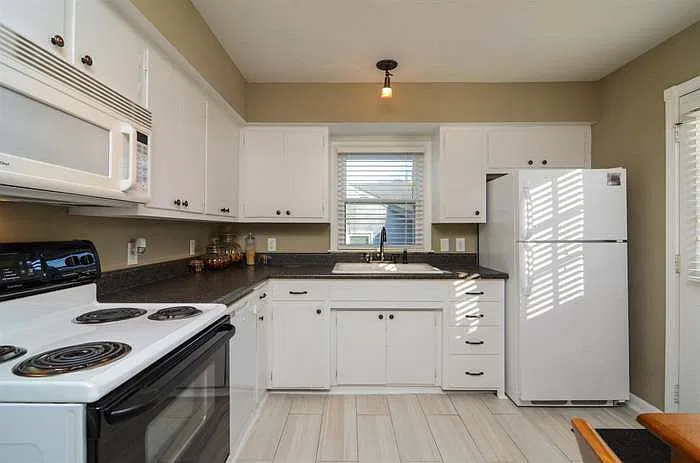 3 bed, 875 sqft, $2,250 — Photo 4