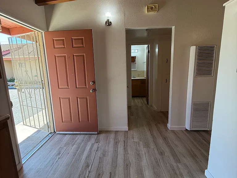 1400 W Lockeford St #5 — Photo 6