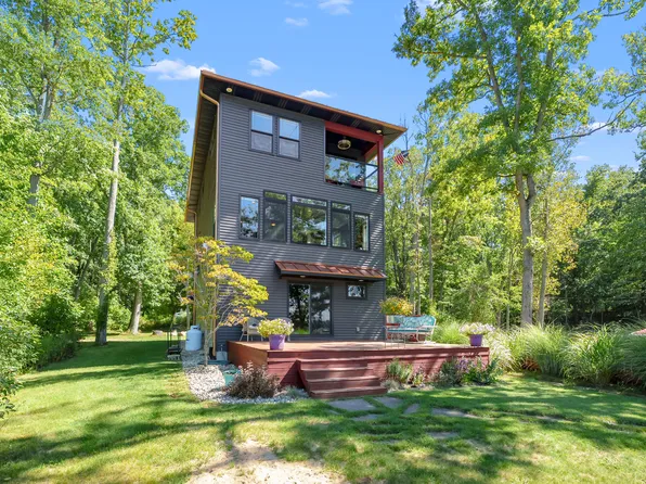 6840 Flower Dr, Delton, MI 49046