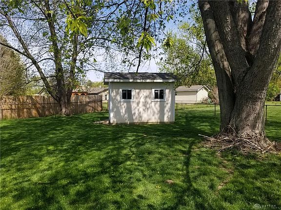 2nd image of 184 Matthews Ave