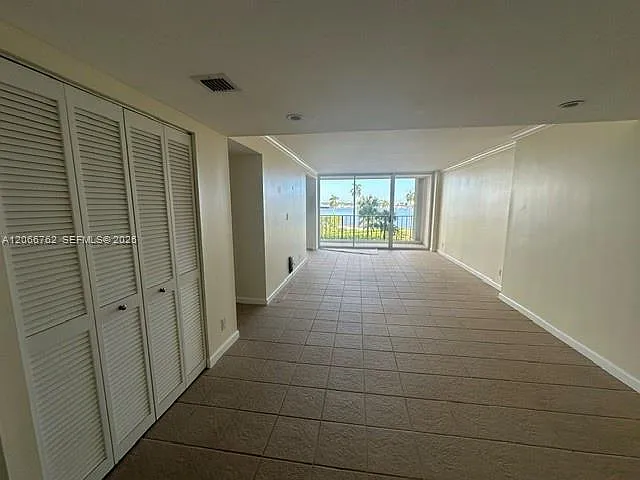 Rapallo South Condo — Photo 2