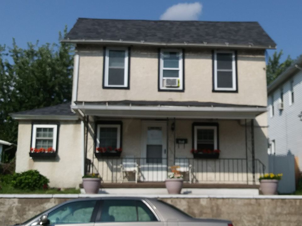 2nd image of 531 Hemlock St #L17