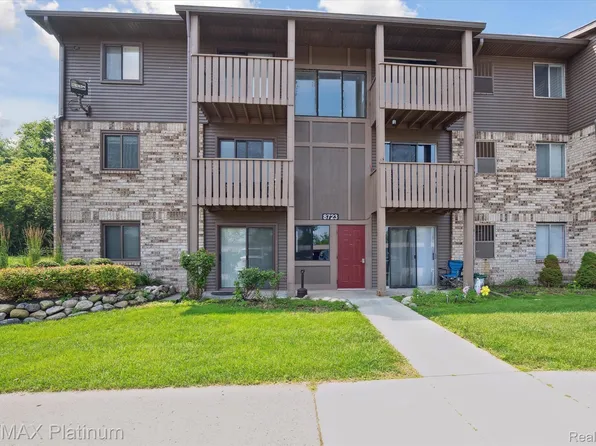 8723 Meadowbrook Dr, Brighton, MI 48116