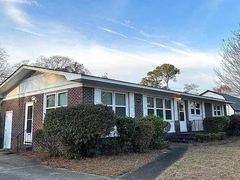 408 Lynette Dr — Photo 2