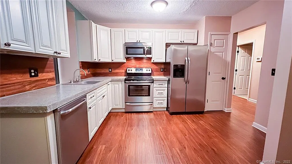 101 Whetstone Mls — Photo 1