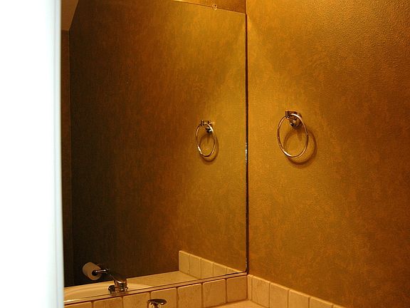 1/2 bathroom