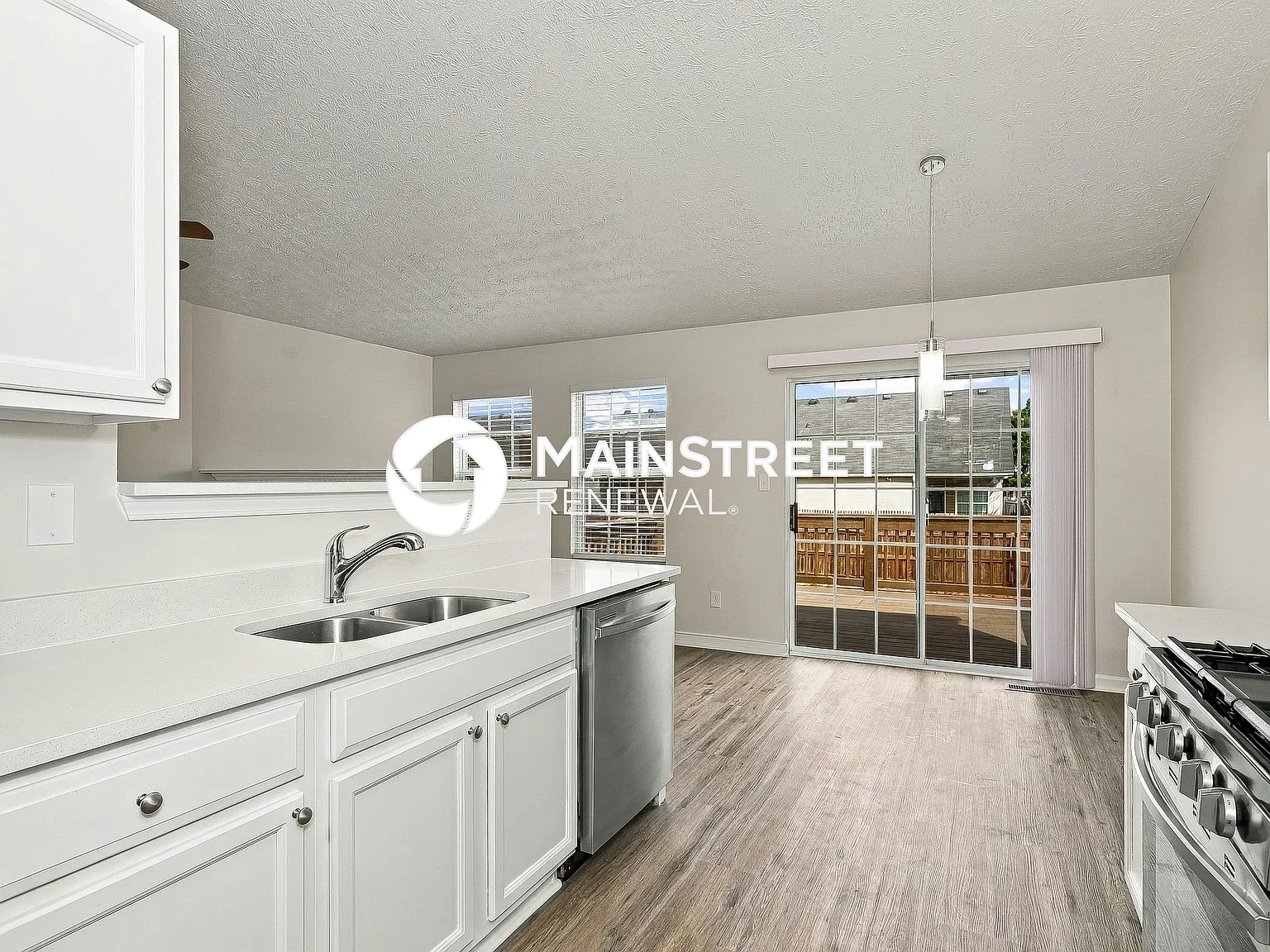 1910 Towne Park Dr — Photo 4
