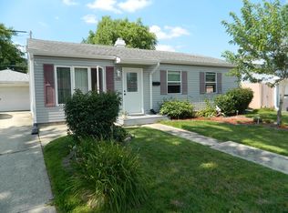 520 Kenyon Ave, Romeoville, IL 60446