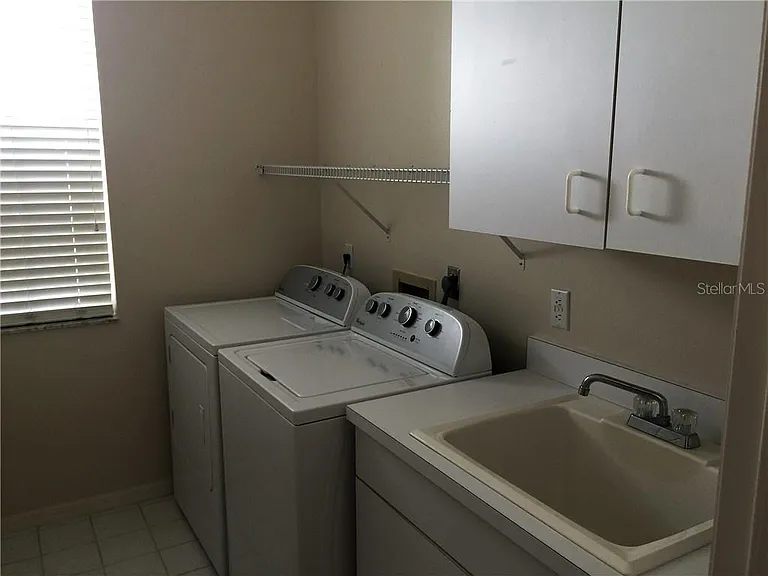 549 Fallbrook Dr — Photo 18