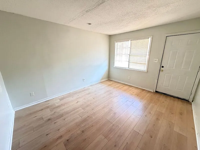 3 bed, 1.0 bath, 875 sqft, $899 — Photo 1