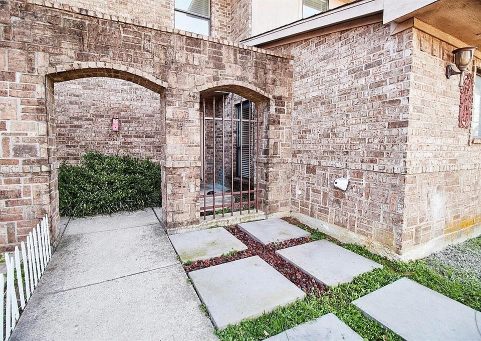 1st image of 709 Caddell St Suite B