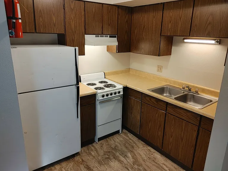 415 S. Van Buren Street — Photo 8