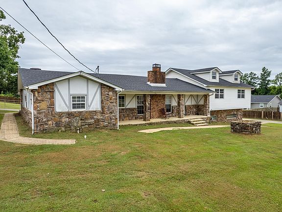 4th image of 2802 Spring St