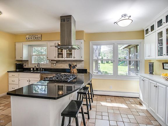 5th image of 261 Watkins Ln
