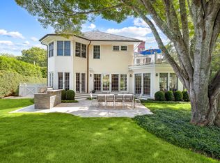 55 Rogers Ave, Southampton, NY 11968