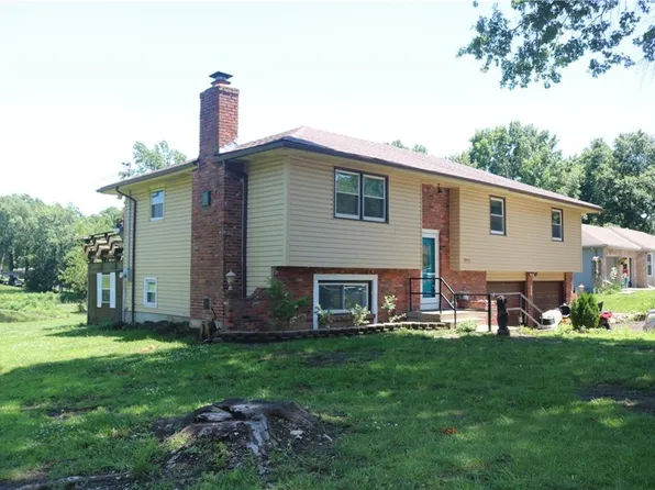 19350 Foster St, Stilwell, KS 66085
