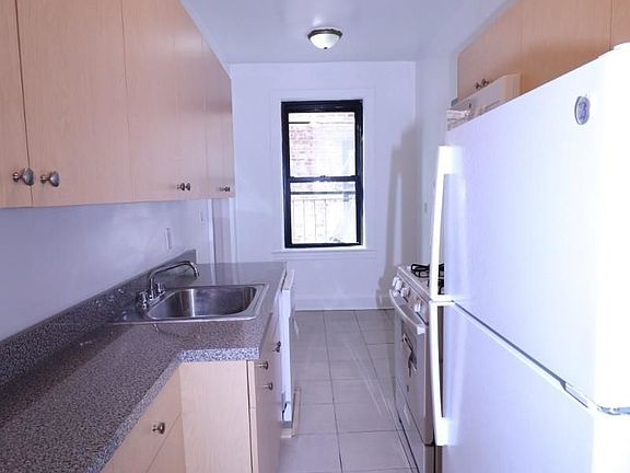 4th image of 13270 Sanford Ave APT 4F