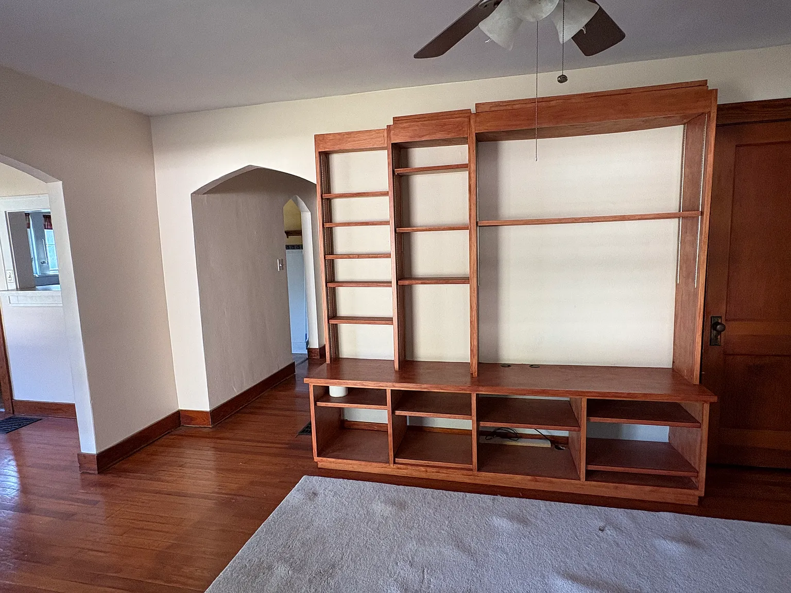 2 bed, 900 sqft, $1,200 — Photo 2